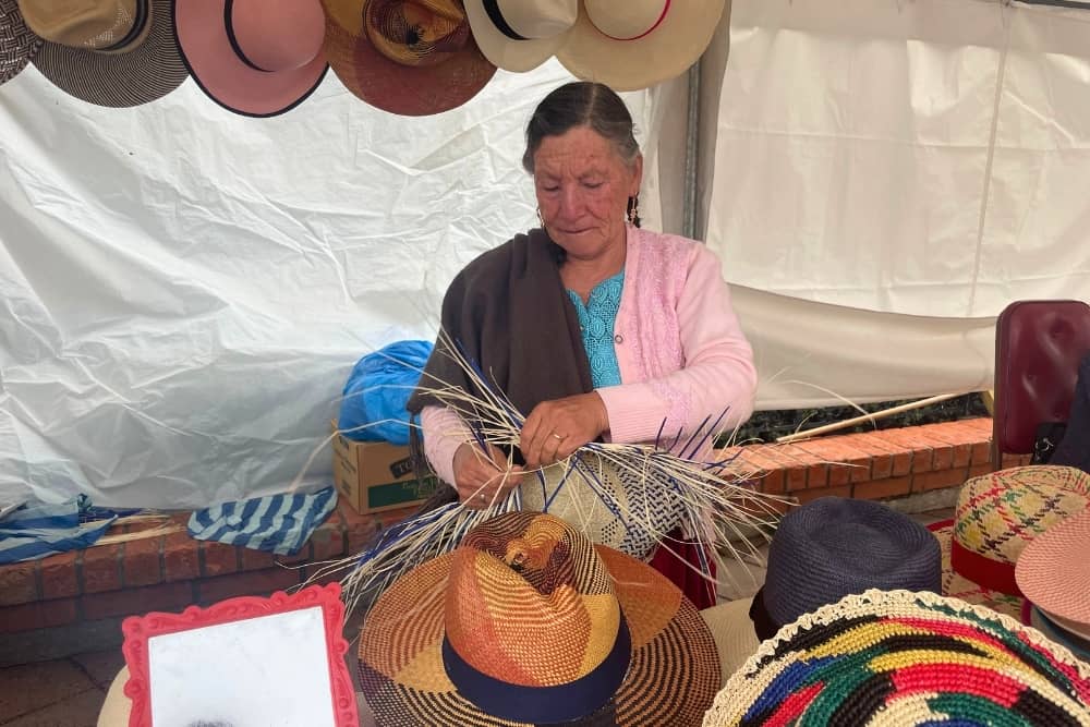 chordeleg making panama hat 1 panama hat artisans