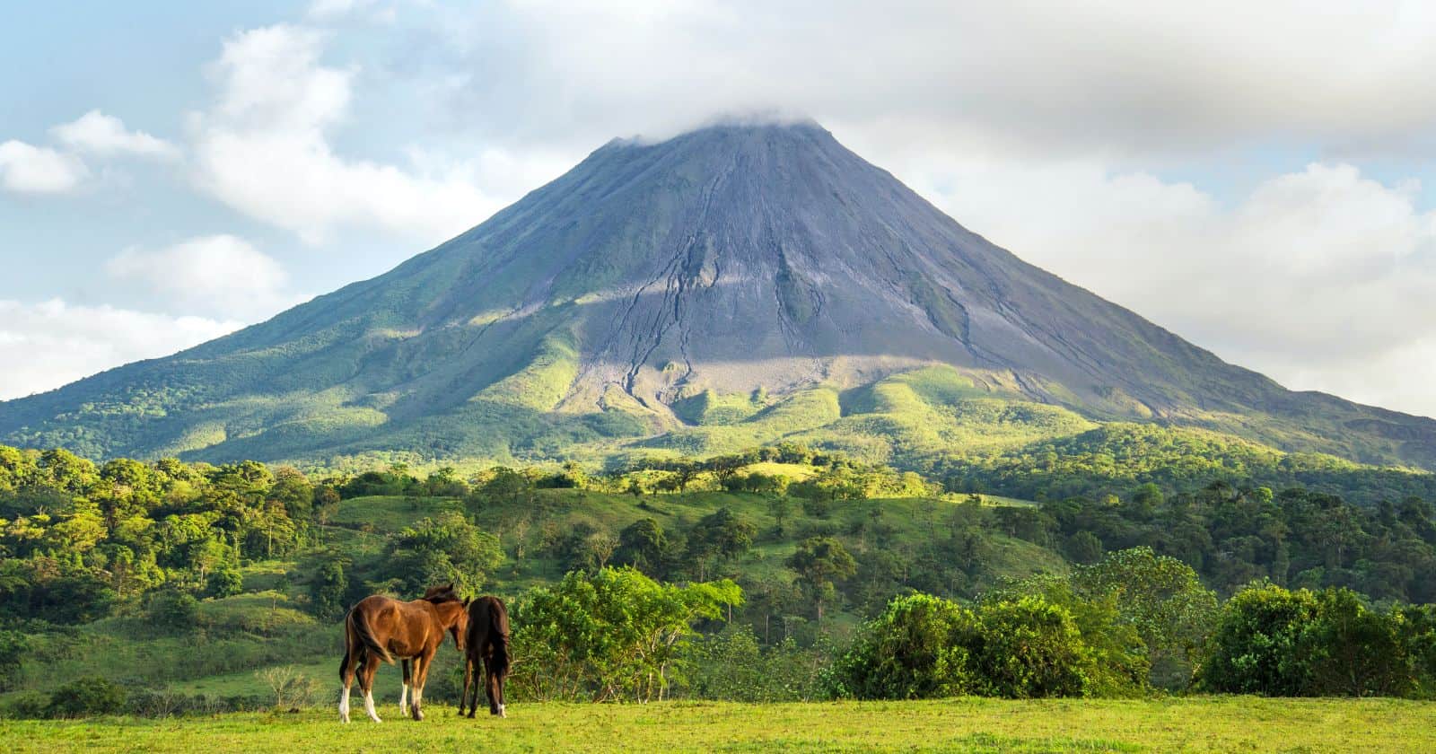 costa rica arenal volcano best time to visit costa rica - arenal volcano