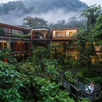 rebecca top birdwatching 3d mashpi rebecca-top birdwatching - 3d mashpi