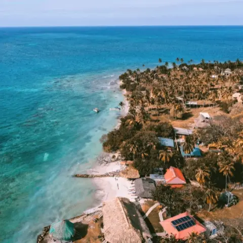Mucura-Island Rebecca Adventure Travel Isla Mucara